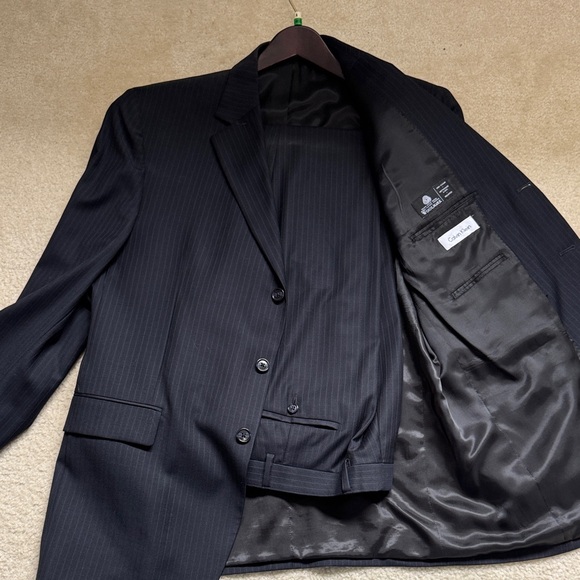 Calvin Klein Men's Dark Gray Pinstripe Suit Size 46R - Picture 1 of 1